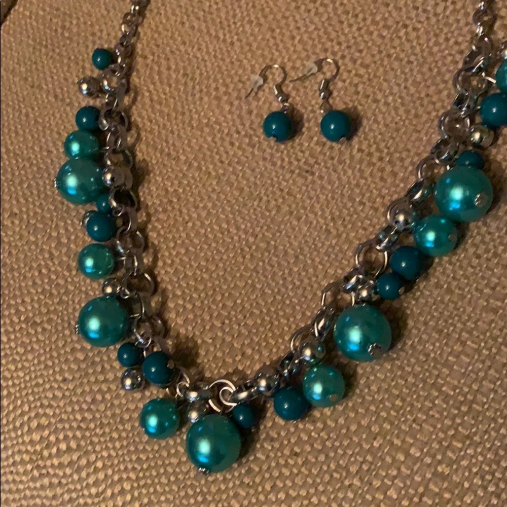 Beautiful Green Necklace Set. - Picture 1 of 3